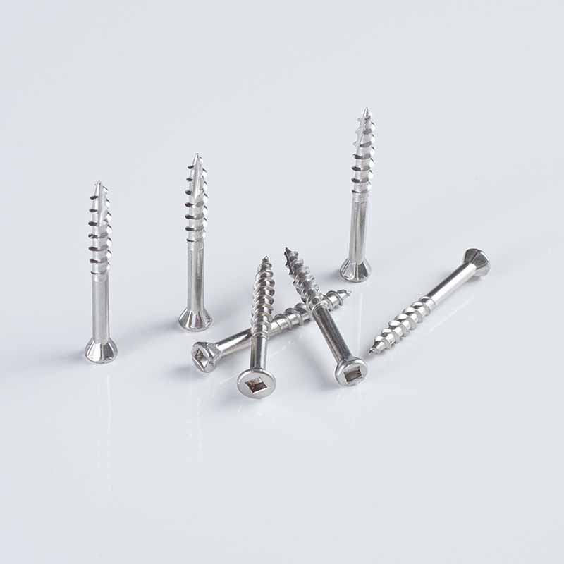 Tornillo avellanado de 8-9×40-50 A2 SS304 T17 con accionamiento cuadrado y nervaduras diagonales